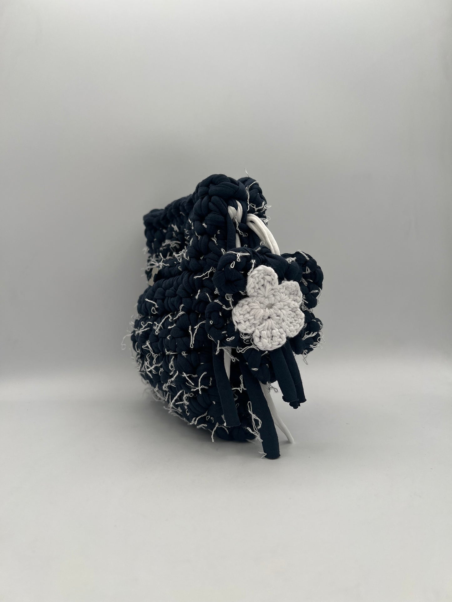 D.PUIN Handmade Crochet Bag – Petite Noir Daisy